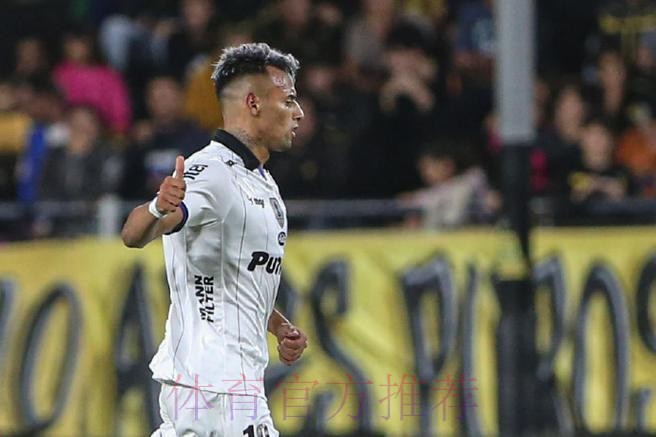 卢西亚诺·贝纳维德斯逆转夺冠 卢西亚诺·贝纳维德斯逆转夺冠